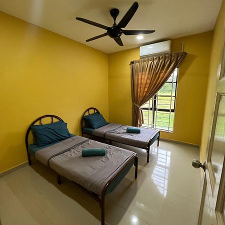 D' Totok Housestay Sepang Exterior foto