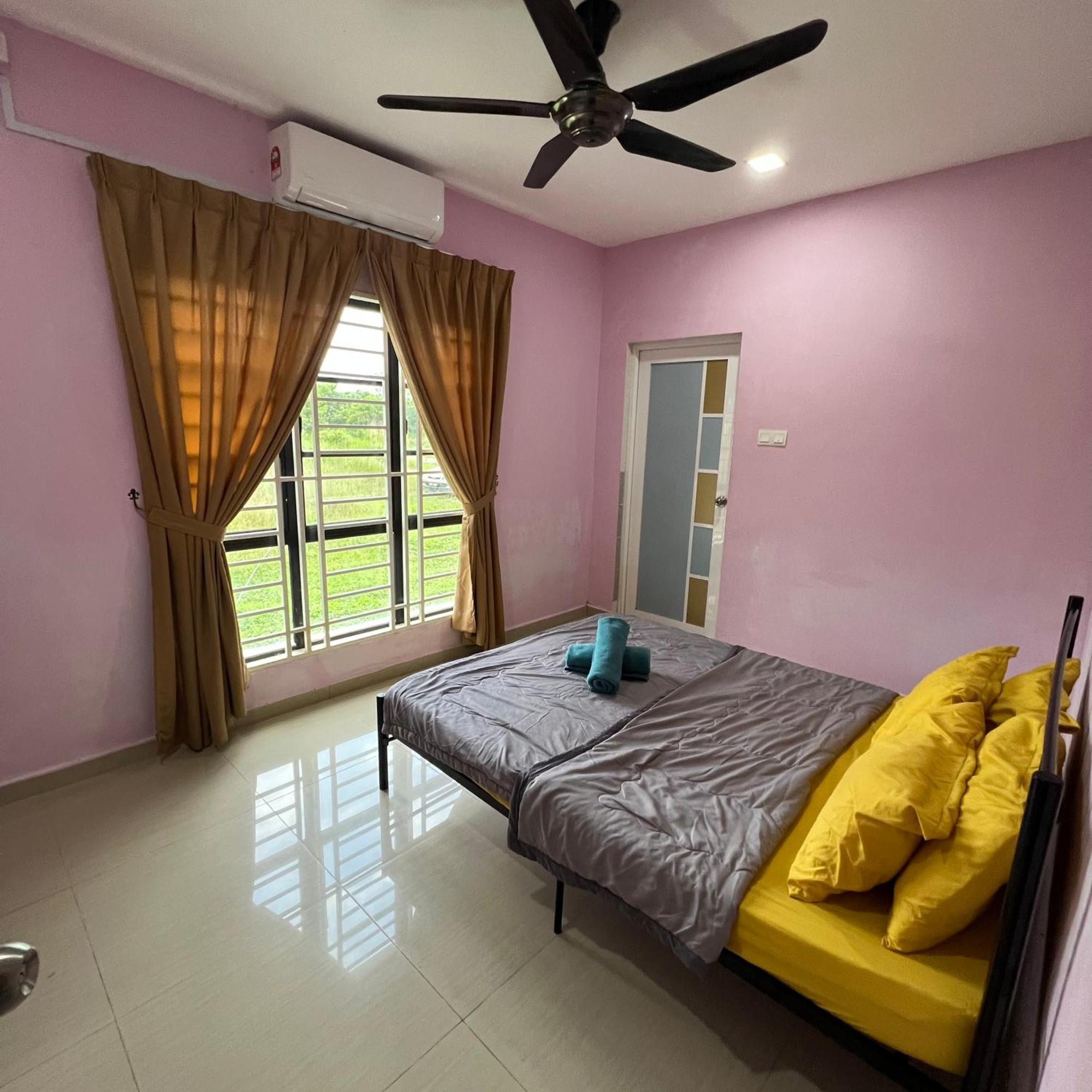 D' Totok Housestay Sepang Exterior foto